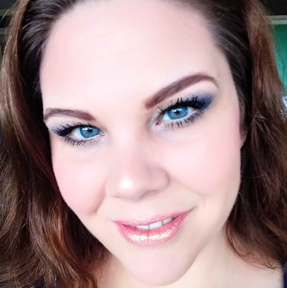 Eyeshadow Set - Picture 2 of 4